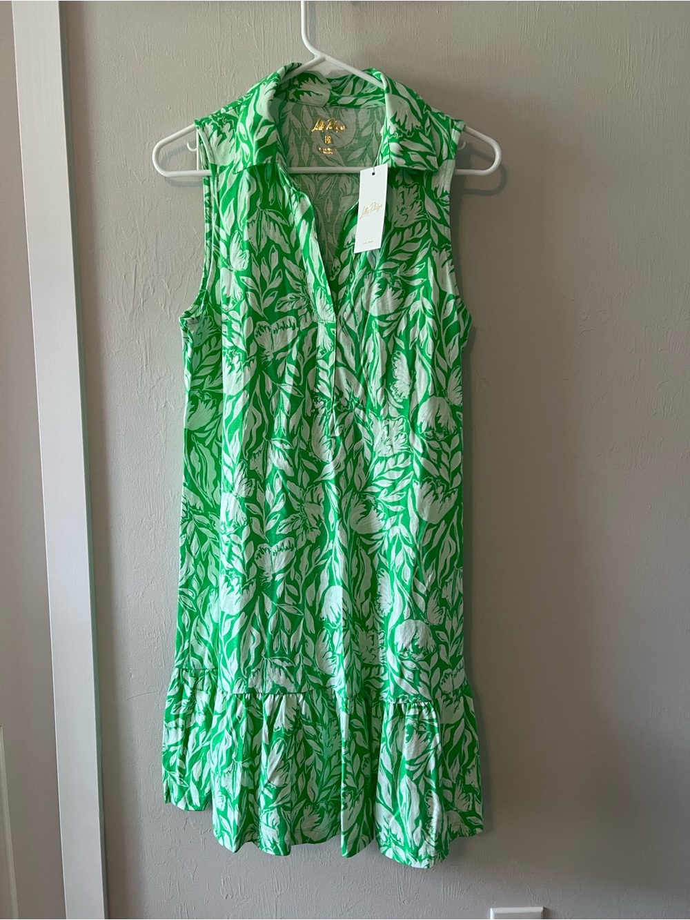 Lilly Pulitzer Green and White Leaf-Print Sleeveless Shirt Dress